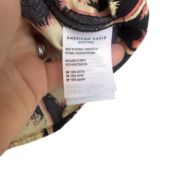 American Eagle Men’s Shirt buttons down Hawaiian size  medium - Picture 3 of 6